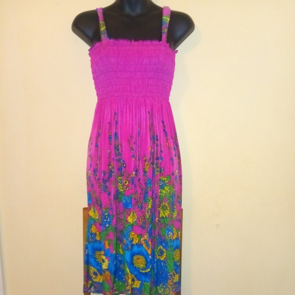Beautiful relaxing yet elegant Sundress - Picture 1 of 4